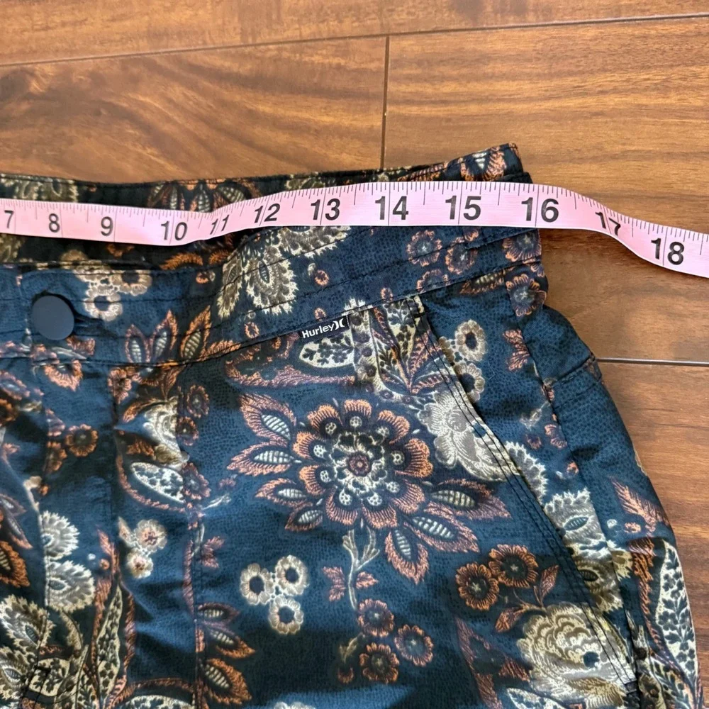 Hurley Men's Floral Hybrid Walkshorts Size 32‎ Black Baroque Surf Retro Style